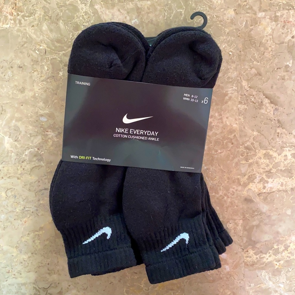 SOLD!!!!!! Nike Everyday Cotton Cushioned Ankle Socks